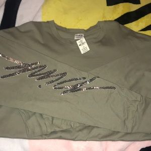 Long sleeve campus tee